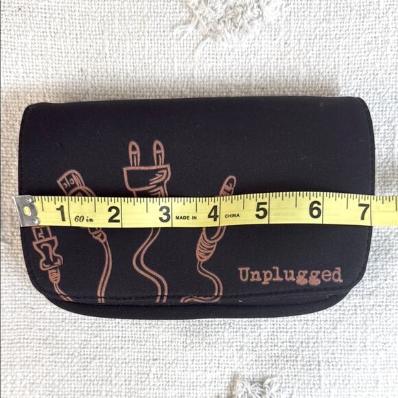 Black Tech Accessory Pouch - Picture 5 of 6